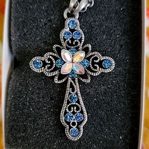 Lia Sophia necklace  still in original  box